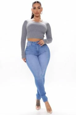 Fashion Nova Show Off The Curves Super Stretch Booty Lifter Skinny Jeans - Medium Blue Wash