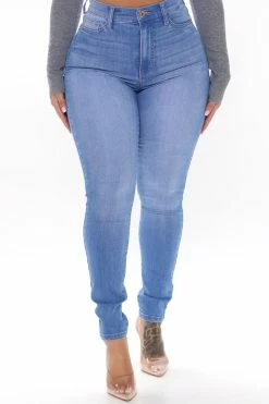 Fashion Nova Show Off The Curves Super Stretch Booty Lifter Skinny Jeans - Medium Blue Wash