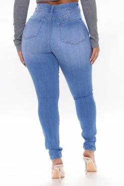 Fashion Nova Show Off The Curves Super Stretch Booty Lifter Skinny Jeans - Medium Blue Wash