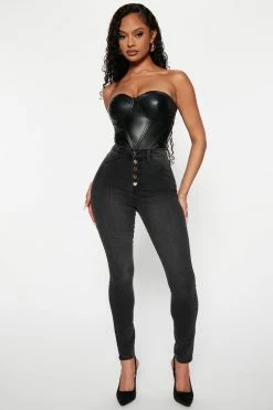 Fashion Nova Exposed Heart Button Stretch Skinny Jeans - Black