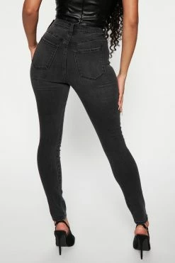 Fashion Nova Exposed Heart Button Stretch Skinny Jeans - Black