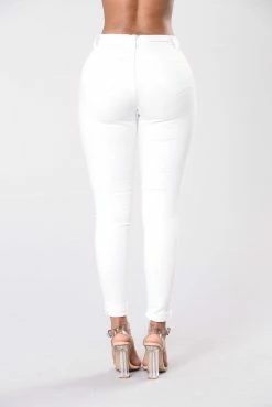 Flash Sale 💯 Fashion Nova Lifestyle 👖 Jeans - White Skinny 👖 Jeans 🛒 14 Fashion Nova Lifestyle Jeans - White Skinny Jeans