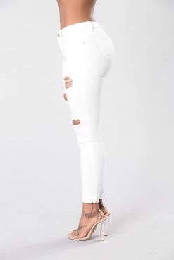 Flash Sale 💯 Fashion Nova Lifestyle 👖 Jeans - White Skinny 👖 Jeans 🛒 15 Fashion Nova Lifestyle Jeans - White Skinny Jeans