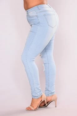 Fashion Nova Tempe Distressed Jeans - Light Wash